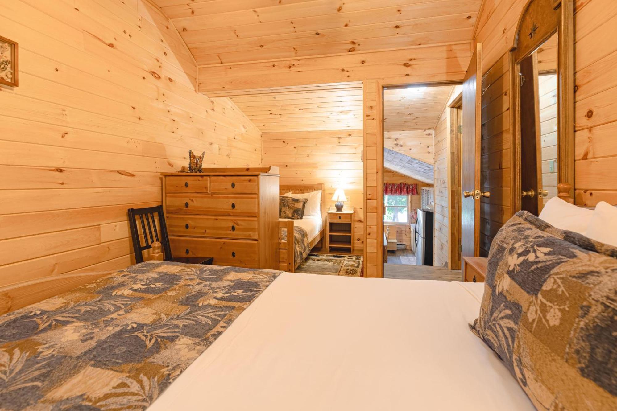 Motel Long Lake And Cottages 外观 照片