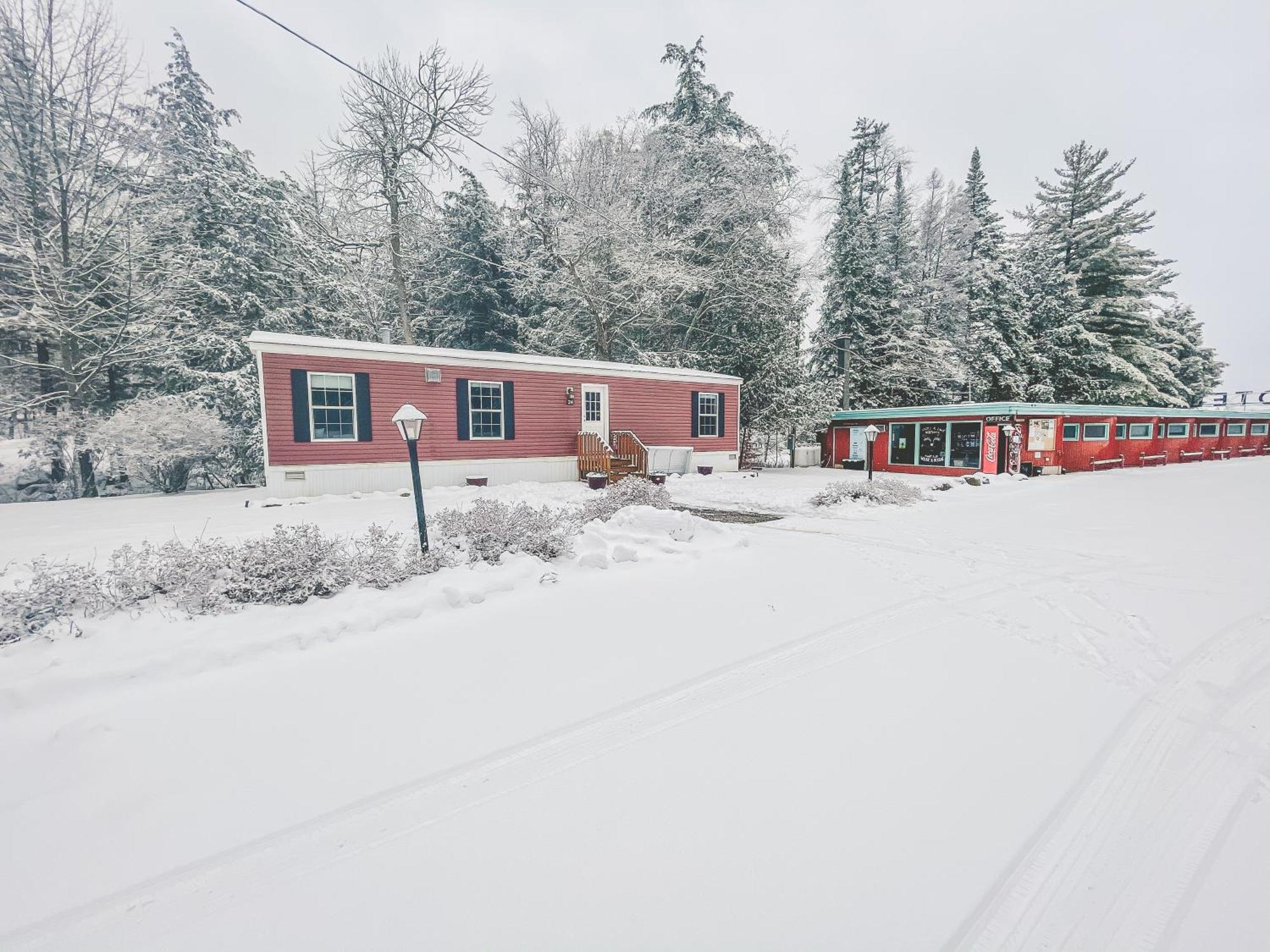 Motel Long Lake And Cottages 外观 照片